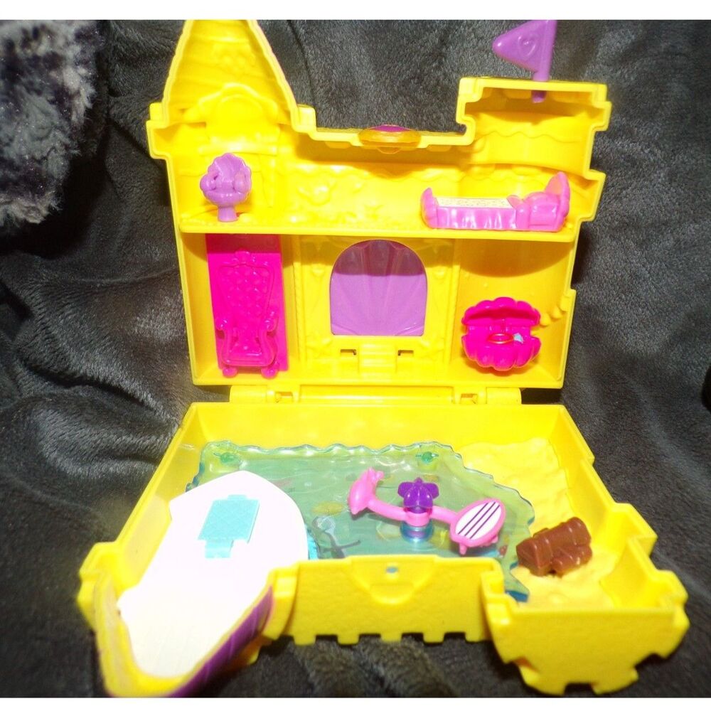 Polly Pocket World Surf 'N' Sandventure Sand Castle  Playset with figures